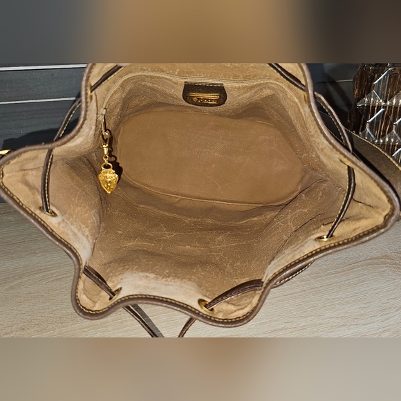 Authentic GUCCI GG Monogram Drawstring Bucket Shoulder Bag - Picture 10 of 16